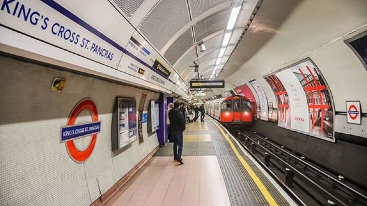 London - Anh: Tàu điện ngầm thu thập dữ liệu từ thiết bị cá nhân của các hành khách để xây dựng lịch trình cho các tuyến hành trình (7/8/2019)