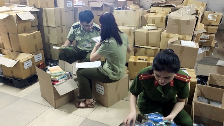 Hà Nội phát hiện thu giữ 100.000 cuốn sách in lậu (23/8/2019)
