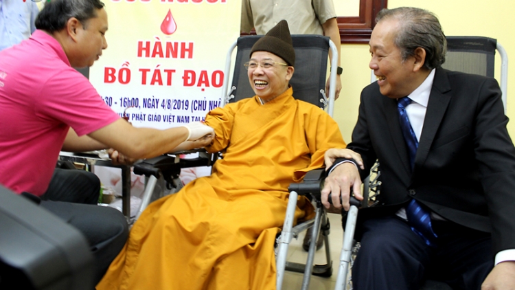 THỜI SỰ 18H00 CHIỀU 4/8/2019: 500 tăng ni, phật tử đăng ký hiến máu và 150 người đăng ký hiến mô, tạng. Ngày hội là điểm khởi đầu cho một hành trình nhân ái - Cứu một mạng người phúc đẳng hà sa