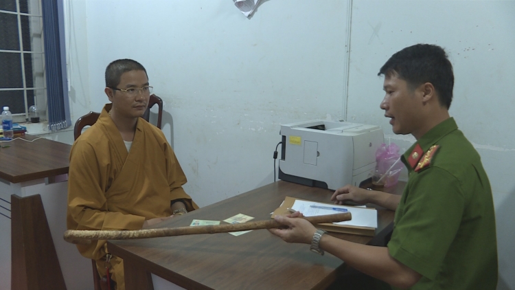 Sự việc sư thầy Lê Văn Thành ở Đắk Lắk dùng gậy đập vỡ kính ô tô đặt nhiều dấu hỏi về tính từ bi, bác ái của một số thầy tu và văn hóa giao thông ở Việt Nam (11/9/2019)