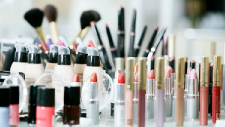 Mỹ phẩm giả bày bán tràn lan trên không gian mạng (6/9/2019)