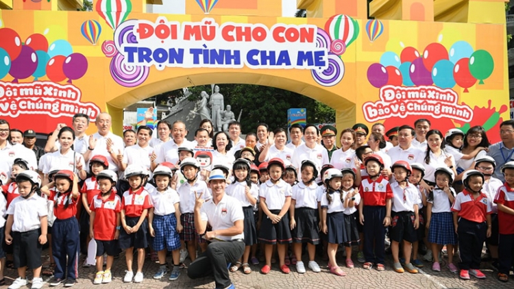 THỜI SỰ 18H00 CHIỀU 8/9/2019: Phó Thủ tướng Trương Hòa Bình cùng hàng nghìn người dân Hà Nội tuần hành, vận động toàn dân đội mũ bảo hiểm cho trẻ em