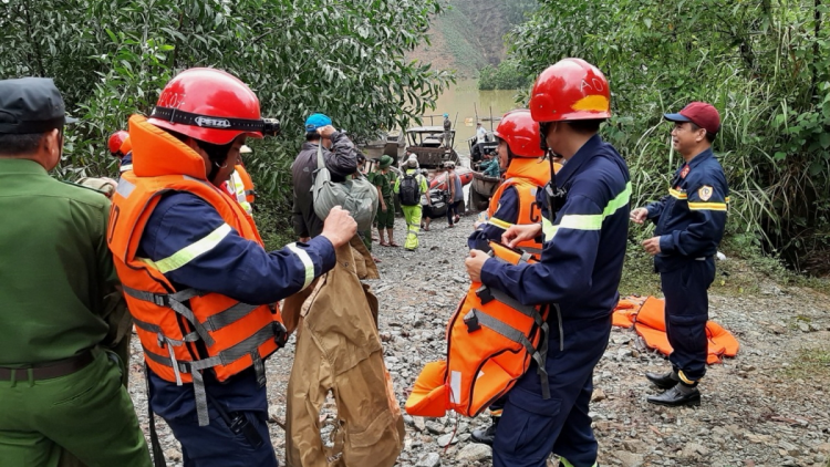 THỜI SỰ 12H TRƯA 16/10/2020: Lập thêm Sở Chỉ huy vệ tinh tại Thủy điện Rào Trăng 4 để tìm kiếm 16 người mất tích