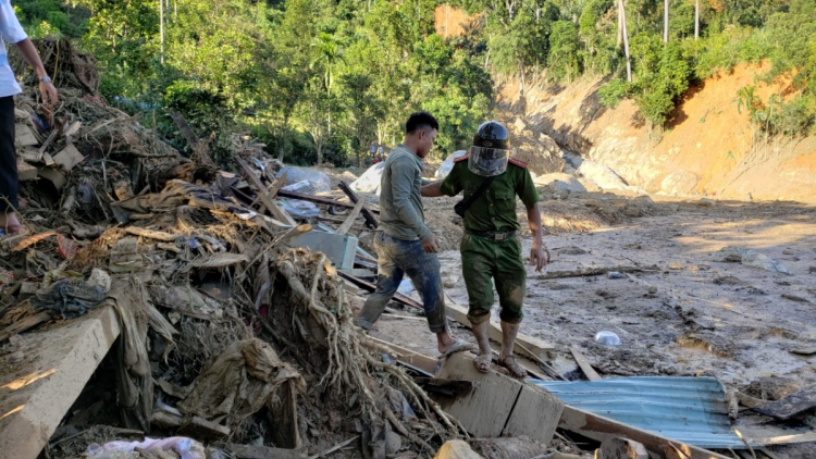 THỜI SỰ 21H30 ĐÊM 29/10/2020: Thủ tướng yêu cầu Ngân hàng Nhà nước Việt Nam chỉ đạo các tổ chức tín dụng  giãn, hoãn, xóa nợ... cho người dân và doanh nghiệp bị thiệt hại do mưa lũ lớn và bão số 9
