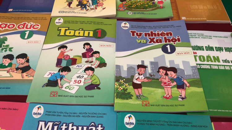 Nhà xuất bản chủ động bảo vệ bản quyền sách giáo khoa (9/10/2020)