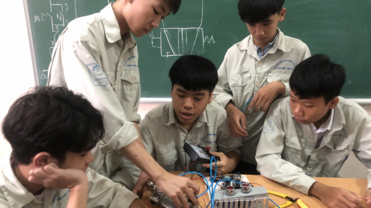 Học nghề thay vì vào Đại học- lựa chọn của nhiều bạn trẻ hiện nay (12/11/2020)