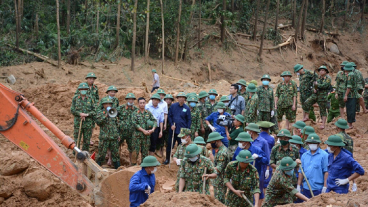 THỜI SỰ 21H30 ĐÊM 19/11/2020: Lực lượng cứu nạn, cứu hộ tiếp tục tìm kiếm các nạn nhân còn mất tích sau vụ sạt lở đất tại thủy điện Rào Trăng 3.