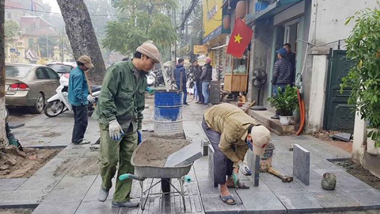 Đá lát vỉa hè Hà Nội và câu chuyện trách nhiệm (17/11/2020)