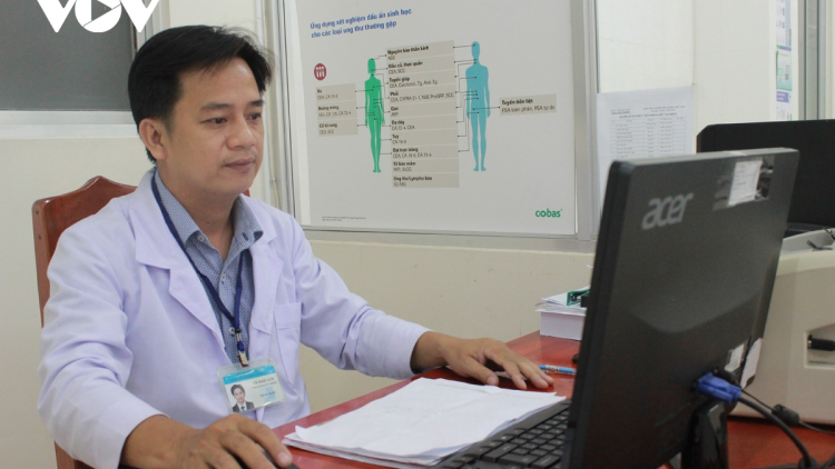 Bác sĩ với sáng chế robot chăm sóc bệnh nhân nhiễm Covid-19 (12/12/2020)