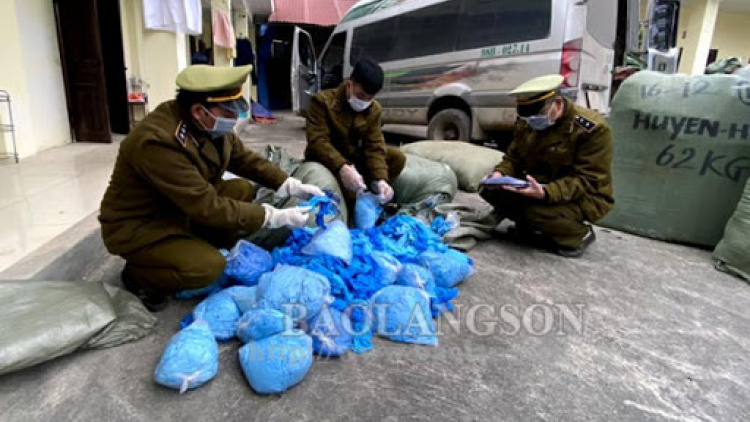 Lạng sơn: Thu giữ hơn 33.000 găng tay cao su qua sử dụng (22/12/2020)