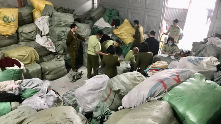 Gần 30 tấn quần áo cũ "tái chế" mới rồi bán trên facebook (18/12/2020)