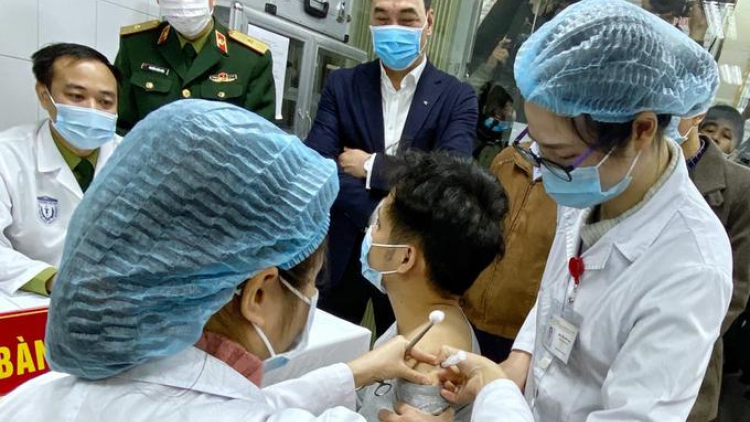 THỜI SỰ 18H00 CHIỀU 17/12/2020: 3 tình nguyện viên tham gia thử nghiệm vaccine COVID-19 không ghi nhận phản ứng bất thường