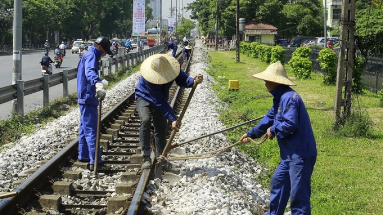 Doanh nghiệp đường sắt vay nợ để trả lương hơn 11 nghìn công nhân. Vì đâu nên nỗi? (24/2/2020)