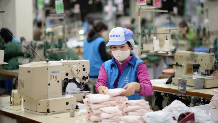 Tập đoàn Dệt May Việt Nam: Tập trung toàn lực, gấp rút sản xuất khẩu trang phòng chống dịch (11/2/2020)