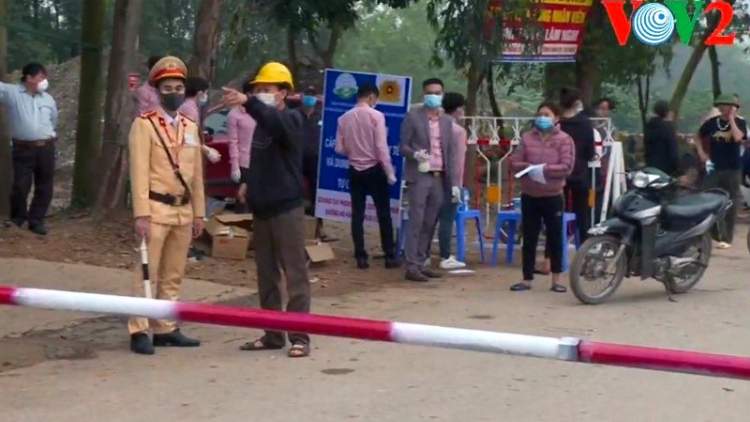 Tỉnh Vĩnh Phúc lập nhiều chốt kiểm dịch cách ly địa bàn xã Sơn Lôi - huyện Bình Xuyên. (13/2/2020)