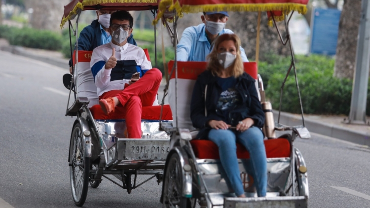 Người nước ngoài đồng tình với việc đeo khẩu trang tại nơi công cộng (17/3/2020)