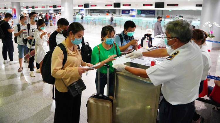 THỜI SỰ 12H TRƯA 16/3/2020: Tất cả hành khách nhập cảnh từ châu Âu vào Việt Nam đều được lấy mẫu xét nghiệm virus Sars-Cov-2 tại sân bay.
