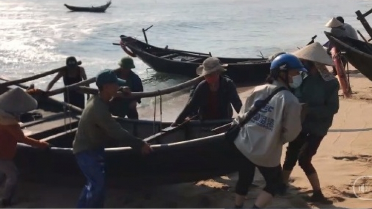 Hà Tĩnh: Người dân không nên hoang mang vì biển xuất hiện dải nước màu đỏ (10/3/2020)