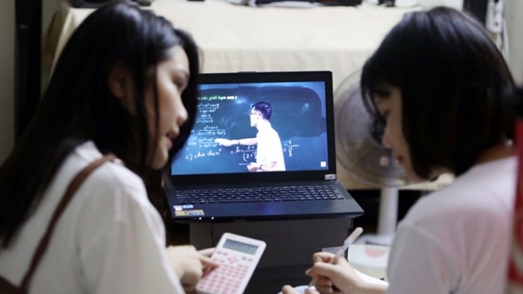 Học online, học qua truyền hình mùa dịch Covid-19: Lớp học không khoảng cách (13/3/2020)
