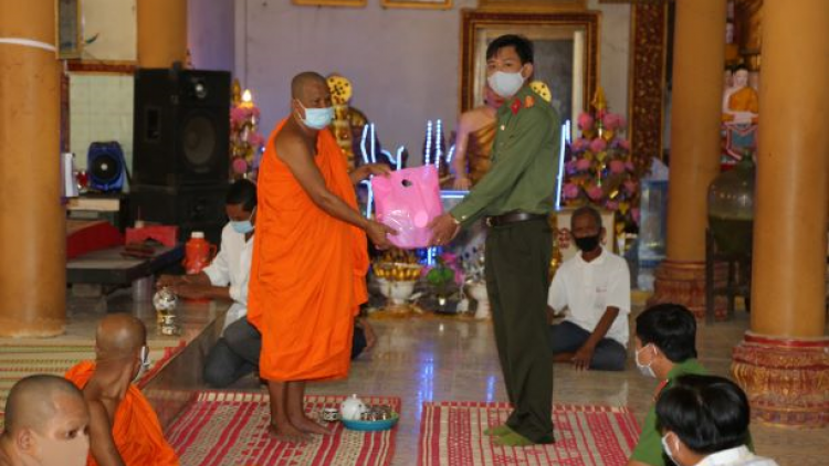 Đồng bào Khmer đón năm mới với tinh thần phòng chống dịch bệnh Covid-19 (12/4/2020)