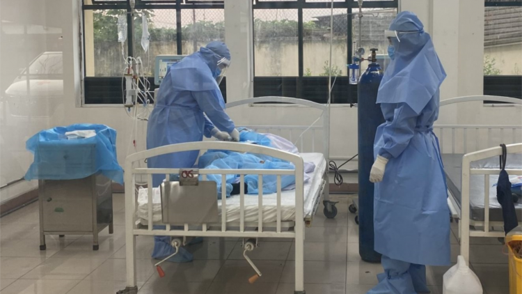 Chạy thận nhân tạo ngay trong khu cách ly tại TP.HCM (9/4/2020)