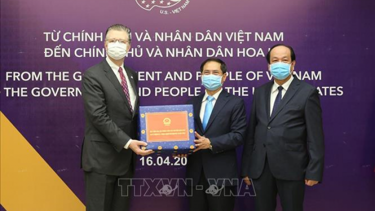 THỜI SỰ 21H30 ĐÊM 16/4/2020: Việt Nam trao vật tư y tế phòng, chống dịch Covid-19 tặng các nước Nhật Bản, Hoa Kỳ và Nga