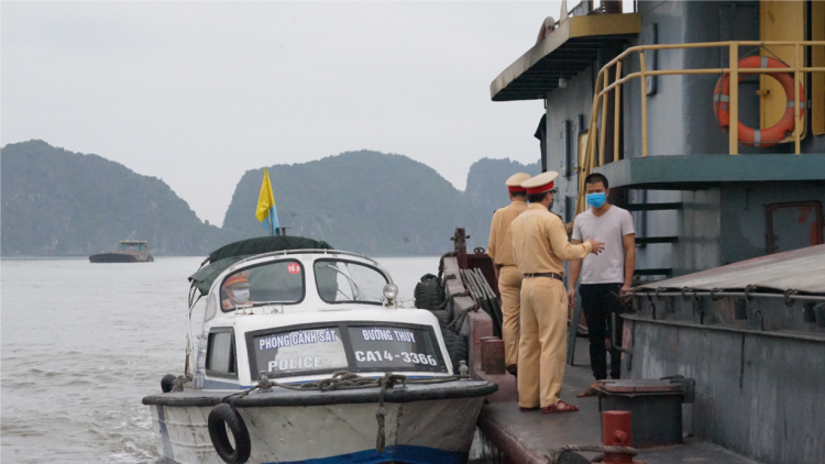 Những người chống dịch trên biển (12/4/2020)