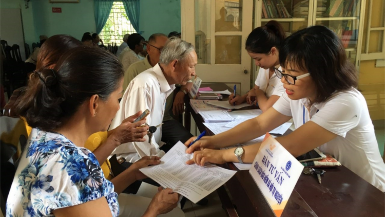 Thừa Thiên Huế: Lương hưu và trợ cấp BHXH sẽ chuyển đến từng người già trong thời điểm dịch Covid-19 (2/4/2020)