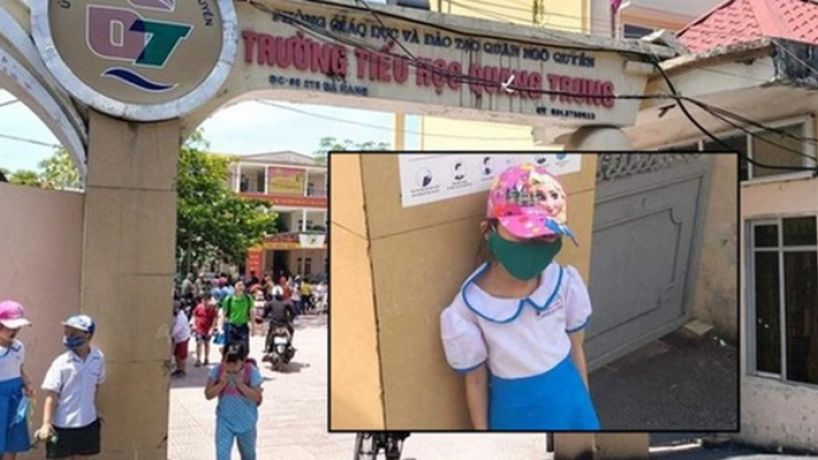 Để học sinh lớp 1 đứng ở cổng trường dưới nắng vì đi học sớm: Bài học trong ứng xử (22/5/2020)