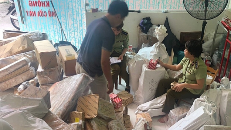 Hà Nội: Tạm giữ số lượng lớn phụ tùng ô tô có dấu hiệu giả mạo nhãn hiệu (15/5/2020)