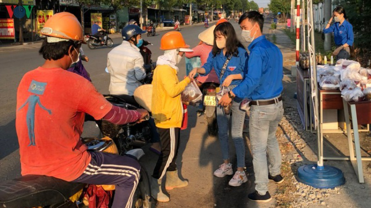 THỜI SỰ 18H CHIỀU 17/5/2020: Hàng chục nghìn công nhân Bình Dương chưa được tiếp cận gói hỗ trợ 62.000 tỷ.