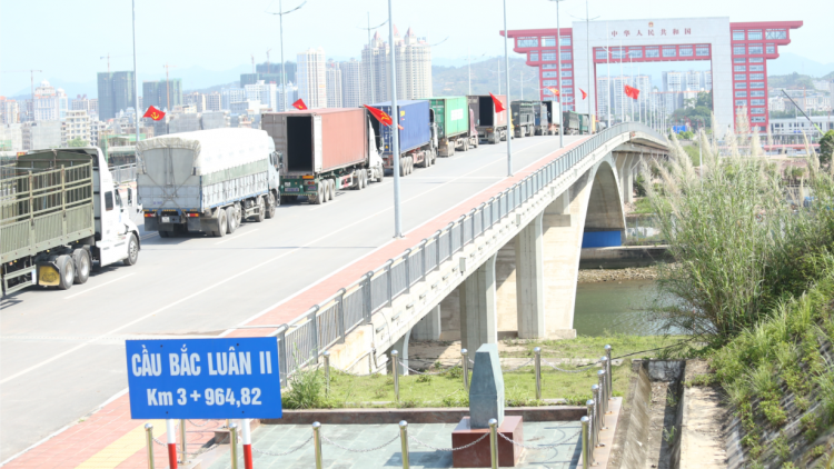 Quảng Ninh: Thông quan trở lại cầu Bắc Luân 2 (6/5/2020)