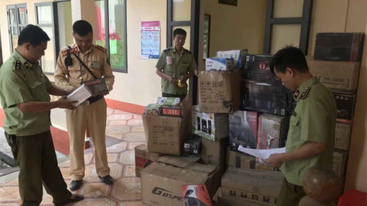 Hà Nội: Gần 11.000 sản phẩm có dấu hiệu là hàng lậu và giả mạo nhãn hiệu nổi tiếng bán trên trang mạng xã hội (18/6/2020)