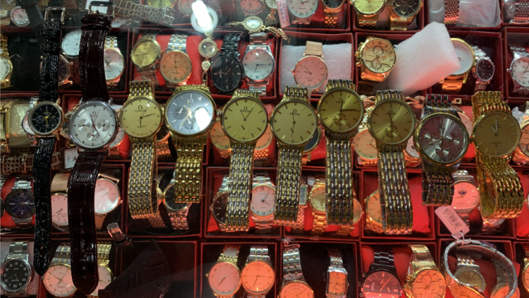 Nhận diện đồng hồ giả mạo nhãn hiệu nổi tiếng được bán tràn lan trên thị trường (16/6/2020)