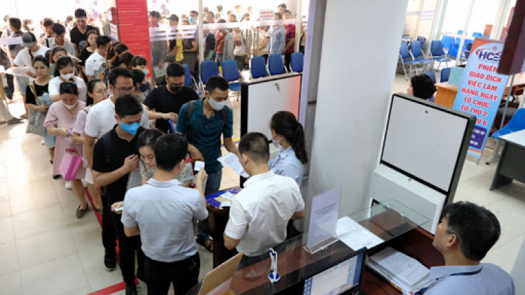 Hà Nội: Quá tải người làm thủ tục hưởng trợ cấp thất nghiệp (12/6/2020)