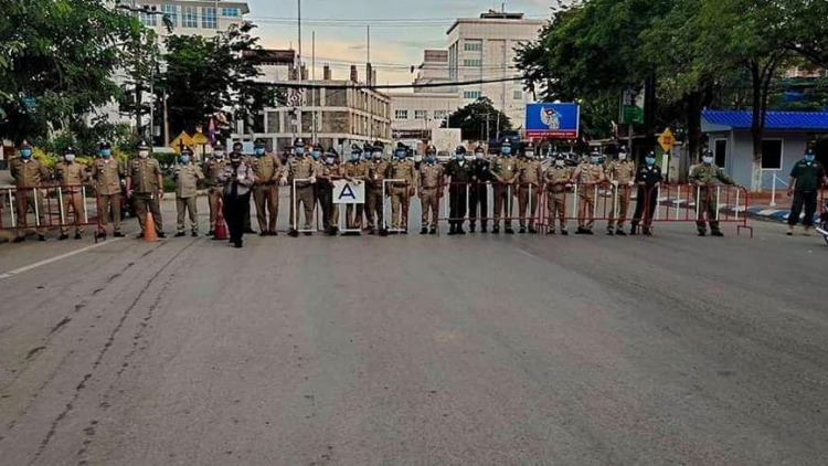 Campuchia dựng hàng rào chống biểu tình tại khu vực biên giới (1/6/2020)

Theo anh KHÔNG DÙNG TIN NÀY.