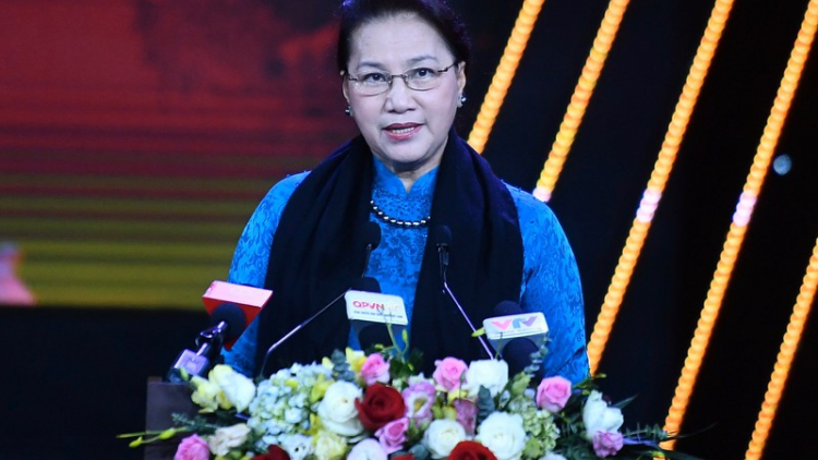 THỜI SỰ 21H30 ĐÊM 30/6/2020: Chủ tịch Quốc hội Nguyễn Thị Kim Ngân dự chương trình “Vinh quang trên tuyến đầu”.
