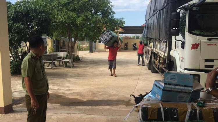 Quản lý thị trường Bình Định: Tạm giữ hơn 70.000 chiếc khẩu trang y tế không có hóa đơn, chứng từ (30/7/2020)