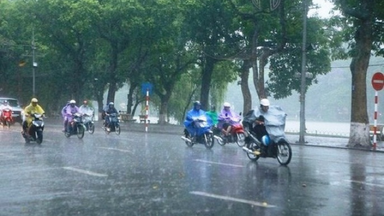 Mưa dông xuất hiện, miền Bắc chấm dứt đợt nắng nóng kéo dài (30/6/2020)