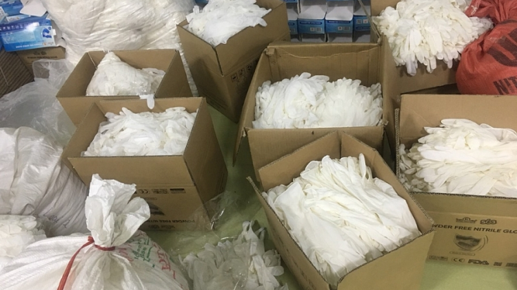 Phát hiện đường dây tái chế găng tay cũ tại nhiều tỉnh phía Bắc (4/8/2020)