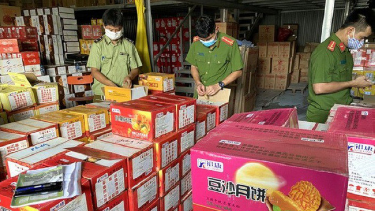 Bánh Trung Thu vào mùa: Hà Nội phát hiện hàng nghìn chiếc bánh không rõ nguồn gốc (28/8/2020)