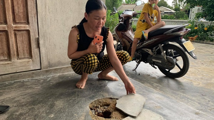 Thừa Thiên - Huế: Xuất hiện các hố sụt lún nhà dân xung quanh mỏ đá vôi (21/8/2020)