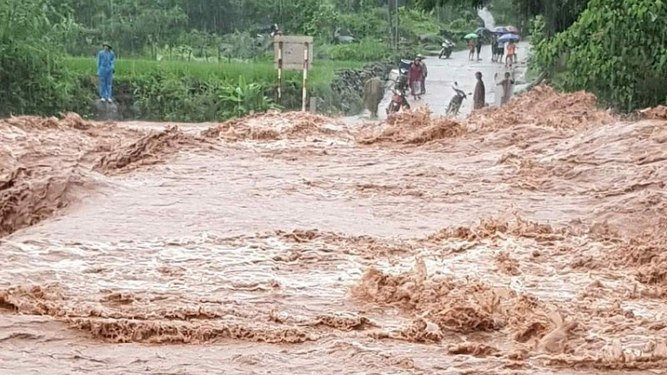 THỜI SỰ 12H TRƯA 3/8/2020: Cảnh báo lũ quét và sạt lở đất sau mưa lớn tại các địa phương vùng núi phía Bắc.
