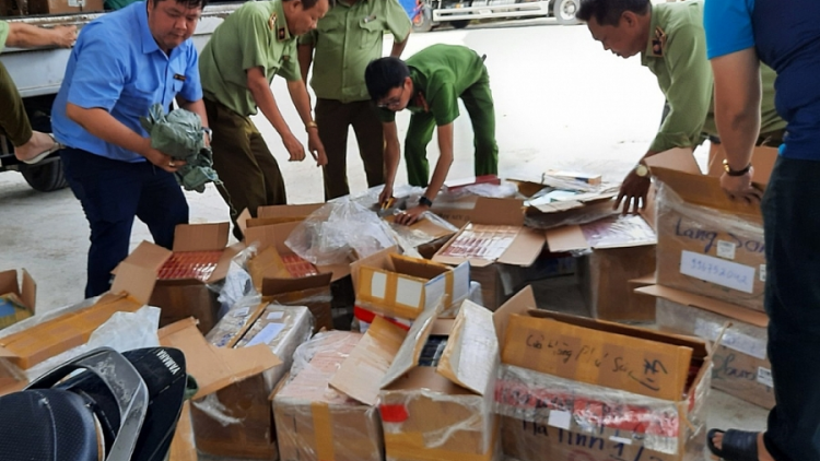 Bình Định tạm giữ số lượng lớn khẩu trang, thực phẩm chức năng, hóa mỹ phẩm không có hóa đơn chứng từ (13/8/2020)