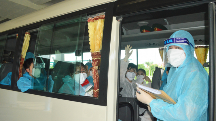 Đón chuyến bay đưa 309 công dân từ Singapore về nước cách ly (7/8/2020)