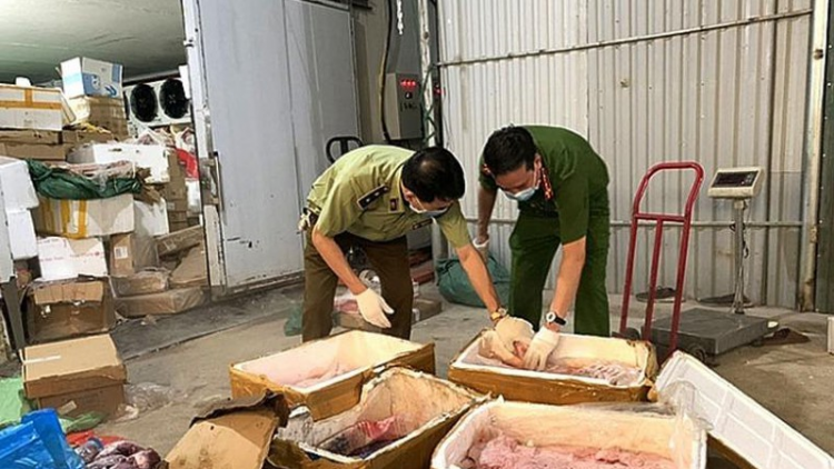 Hà Nội: Bắt giữ 6 tấn thực phẩm không rõ nguồn gốc xuất xứ (25/9/2020)