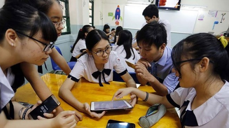 Cho phép học sinh sử dụng điện thoại trong giờ học: Coi chừng lợi bất cập hại (25/9/2020)