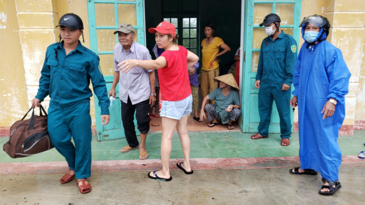 Miền Trung: nhiều vùng xung yếu đã sơ tán dân lúc 20 giờ tối (17/9/2020)