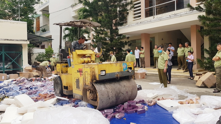 Khánh Hòa tiêu hủy sản phẩm hàng hóa vi phạm gần 3 tỷ đồng (15/1/2021)
