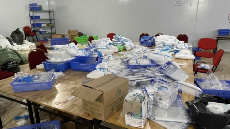 Hàng nghìn chiếc khẩu trang giả nhãn hiệu nổi tiếng bị thu giữ (7/10/2021)